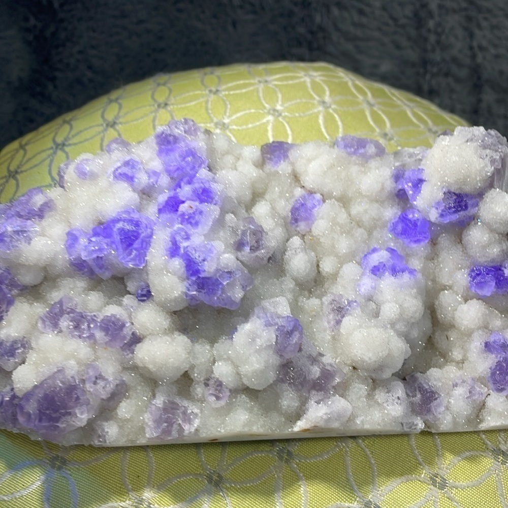 AMAZING- STRONG UV -LARGE sugar calcite with amazing baby purple cubes- 7”x4”x2” - Picture 3 of 10